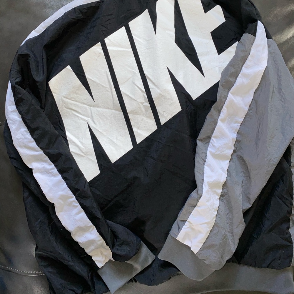 Boys Nike Windrunner Xl